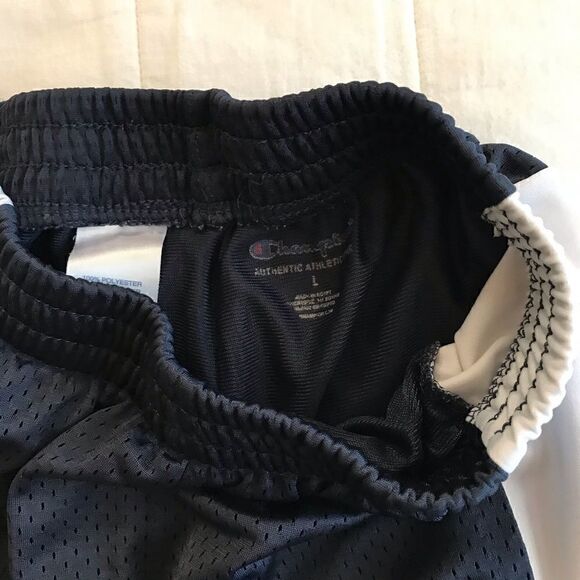 Champions boys sports shorts size L - Picture 2 of 2